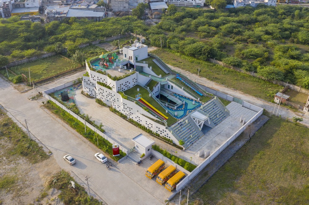 BIM建筑|灵感来源于动画片里的三角奶酪!/SferaBlu Architects BIM建筑|灵感来源于动画片里的三角奶酪!/SferaBlu Architects