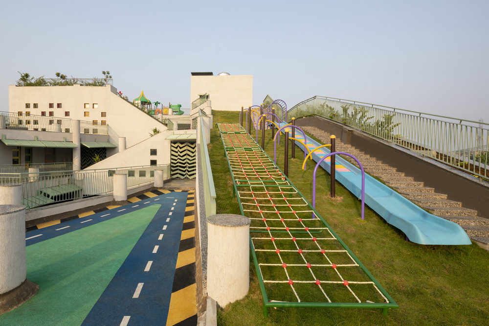 BIM建筑|灵感来源于动画片里的三角奶酪!/SferaBlu Architects BIM建筑|灵感来源于动画片里的三角奶酪!/SferaBlu Architects