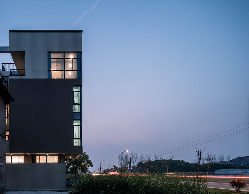 BIM建筑|登上福布斯的建筑师,用70w造出400平的“梯田之家” / 丰间建筑事务所 BIM建筑|登上福布斯的建筑师,用70w造出400平的“梯田之家” / 丰间建筑事务所