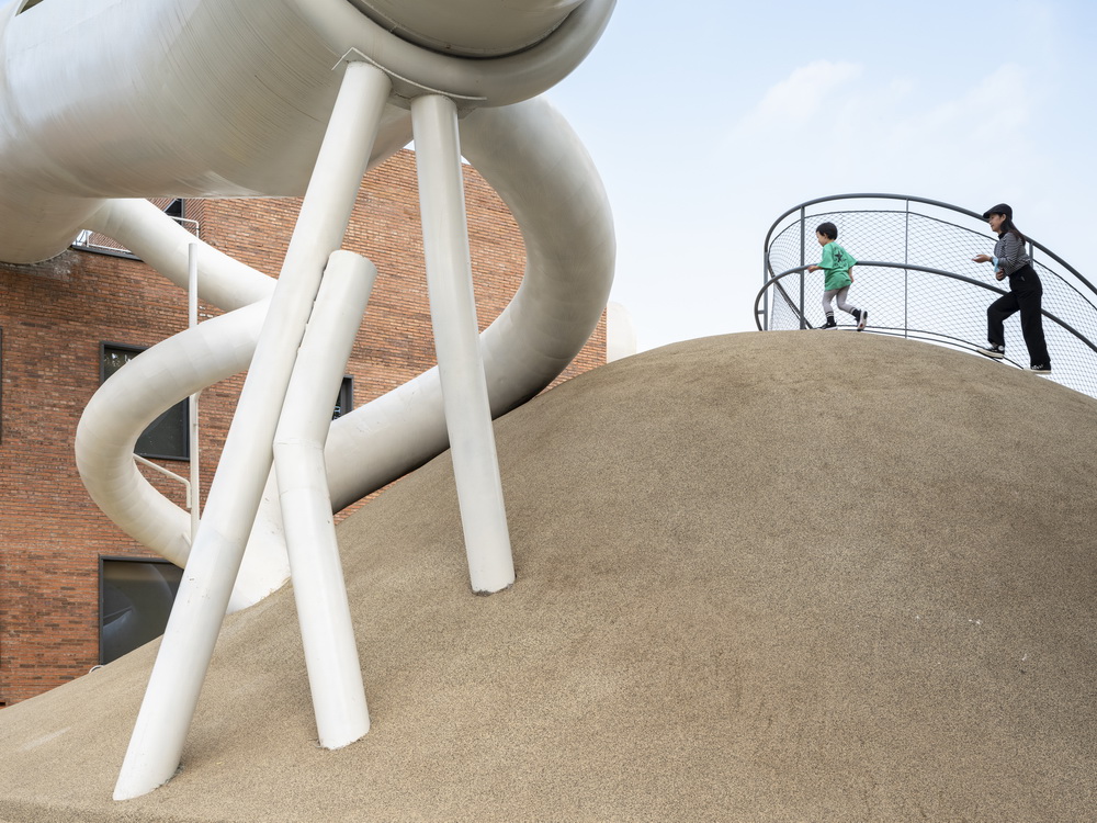 BIM建筑|山丘屋面和管道滑梯:The Playscape儿童成长中心/waa未觉建筑 BIM建筑|山丘屋面和管道滑梯:The Playscape儿童成长中心/waa未觉建筑