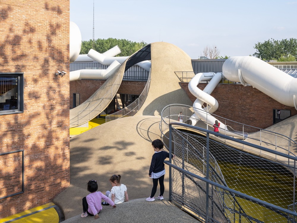 BIM建筑|山丘屋面和管道滑梯:The Playscape儿童成长中心/waa未觉建筑 BIM建筑|山丘屋面和管道滑梯:The Playscape儿童成长中心/waa未觉建筑