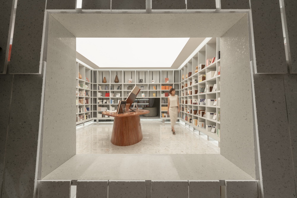 BIM建筑|将大酉山和小酉山藏于让努维尔的红色街道中/Wutopia Lab·俞挺 BIM建筑|将大酉山和小酉山藏于让努维尔的红色街道中/Wutopia Lab·俞挺