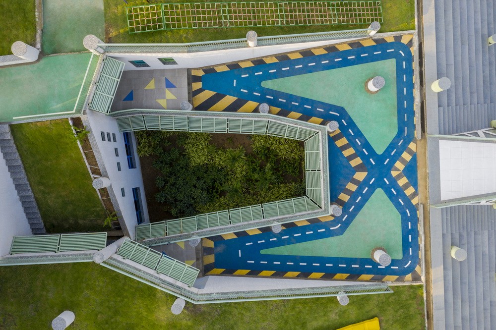 BIM建筑|灵感来源于动画片里的三角奶酪!/SferaBlu Architects BIM建筑|灵感来源于动画片里的三角奶酪!/SferaBlu Architects