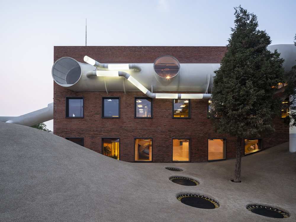 BIM建筑|山丘屋面和管道滑梯:The Playscape儿童成长中心/waa未觉建筑 BIM建筑|山丘屋面和管道滑梯:The Playscape儿童成长中心/waa未觉建筑