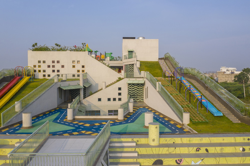 BIM建筑|灵感来源于动画片里的三角奶酪!/SferaBlu Architects BIM建筑|灵感来源于动画片里的三角奶酪!/SferaBlu Architects