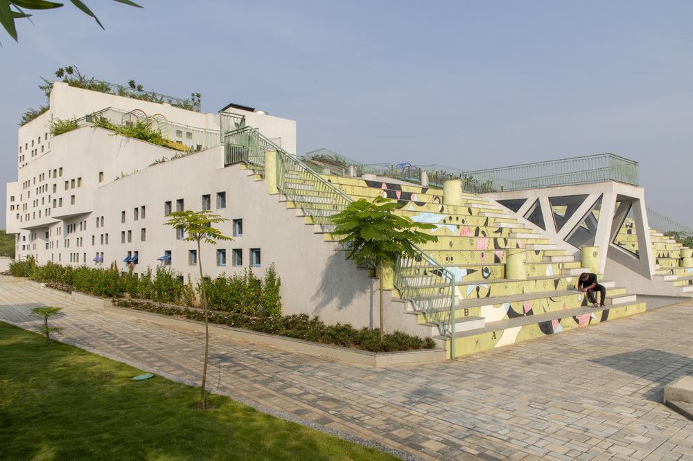BIM建筑|灵感来源于动画片里的三角奶酪!/SferaBlu Architects BIM建筑|灵感来源于动画片里的三角奶酪!/SferaBlu Architects