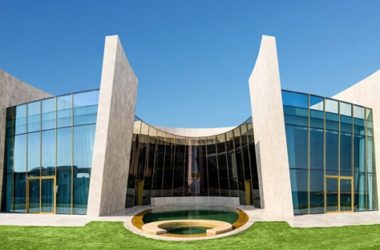 BIM建筑|法比奥·诺文布雷在阿布扎比建造新月形别墅-BIM建筑网