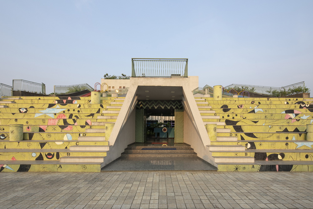 BIM建筑|灵感来源于动画片里的三角奶酪!/SferaBlu Architects BIM建筑|灵感来源于动画片里的三角奶酪!/SferaBlu Architects
