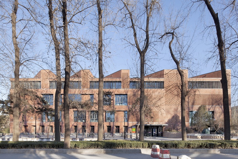 BIM建筑|清华大学南区食堂及就业指导中心 / 清华大学建筑学院素朴建筑工作室 BIM建筑|清华大学南区食堂及就业指导中心 / 清华大学建筑学院素朴建筑工作室