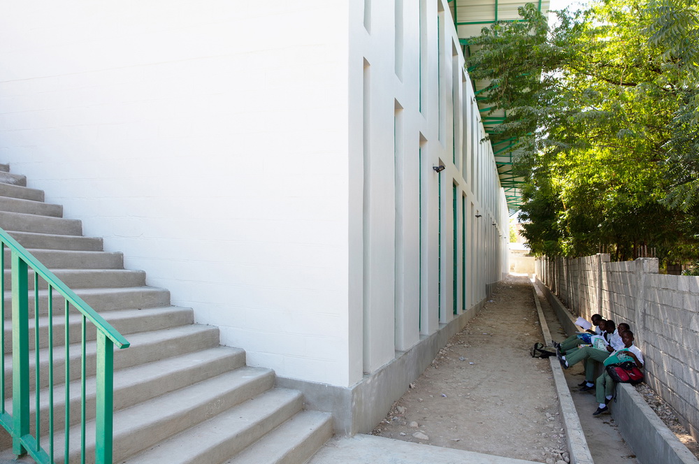 BIM建筑|模块化校园建设,回应场地环境与成本限制/Studio PHH Architects BIM建筑|模块化校园建设,回应场地环境与成本限制/Studio PHH Architects