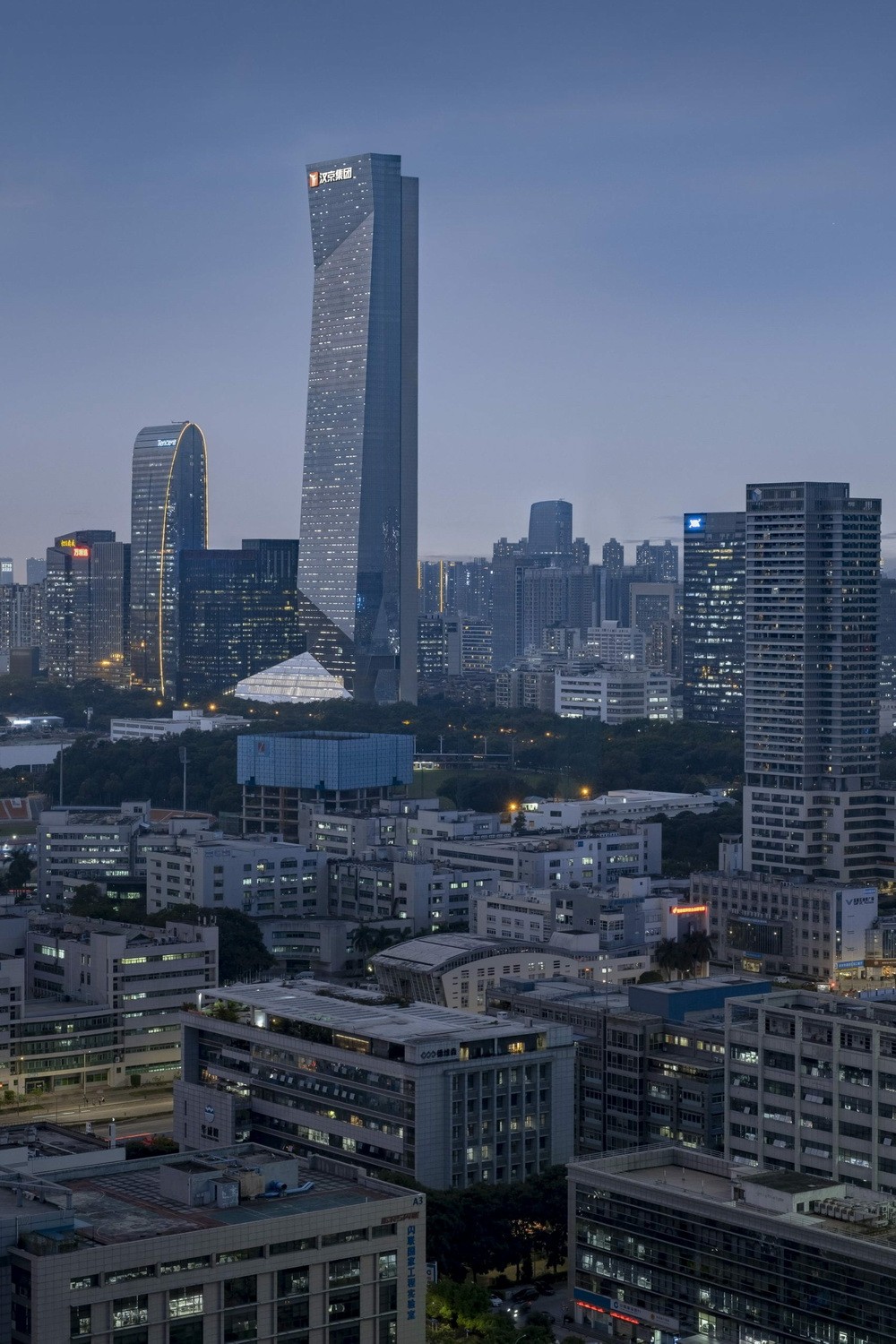BIM建筑|深圳不对称摩天大楼/Morphosis BIM建筑|深圳不对称摩天大楼/Morphosis