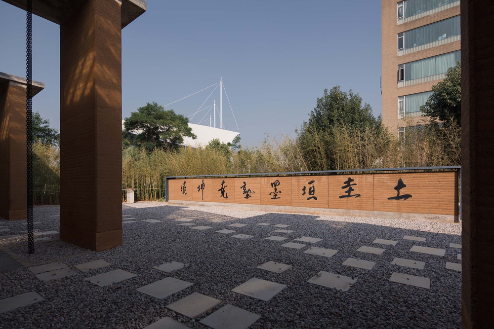 BIM建筑|生土工房(暨云南乡村振兴研究发展中心) / 一专一村 BIM建筑|生土工房(暨云南乡村振兴研究发展中心) / 一专一村