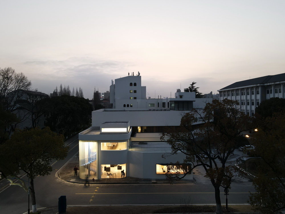 BIM建筑|华东理工大学陇上书店建筑更新—光与记忆的场所重塑/畎亩建筑 BIM建筑|华东理工大学陇上书店建筑更新—光与记忆的场所重塑/畎亩建筑