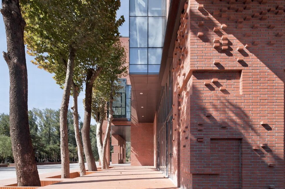 BIM建筑|清华大学南区食堂及就业指导中心 / 清华大学建筑学院素朴建筑工作室 BIM建筑|清华大学南区食堂及就业指导中心 / 清华大学建筑学院素朴建筑工作室