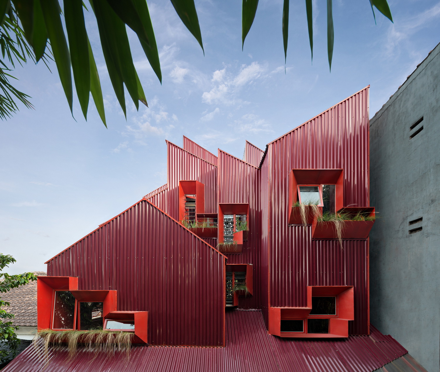 BIM建筑|\'逐步堆叠‘ 红区寄宿公寓 / Ismail Solehudin Architecture BIM建筑|\'逐步堆叠‘ 红区寄宿公寓 / Ismail Solehudin Architecture