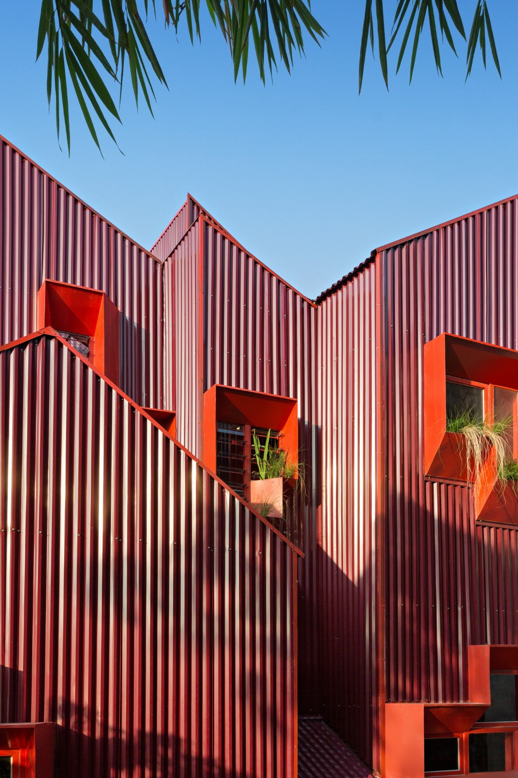 BIM建筑|\'逐步堆叠‘ 红区寄宿公寓 / Ismail Solehudin Architecture BIM建筑|\'逐步堆叠‘ 红区寄宿公寓 / Ismail Solehudin Architecture