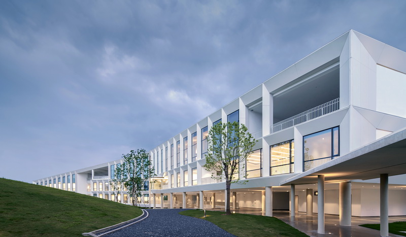 BIM建筑|顺势而为的空间赋形,浙江建德空港航空产学研基地/gad杰地设计 BIM建筑|顺势而为的空间赋形,浙江建德空港航空产学研基地/gad杰地设计