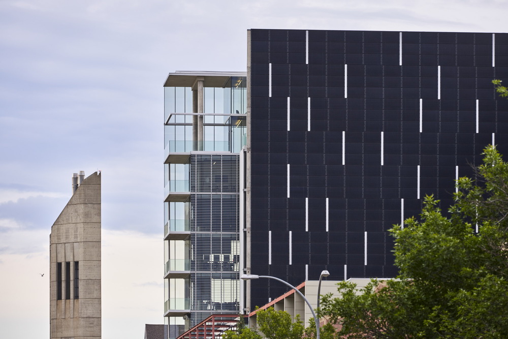 BIM建筑|Edge办公楼,太阳能板铺满立面 / Dub Architects BIM建筑|Edge办公楼,太阳能板铺满立面 / Dub Architects
