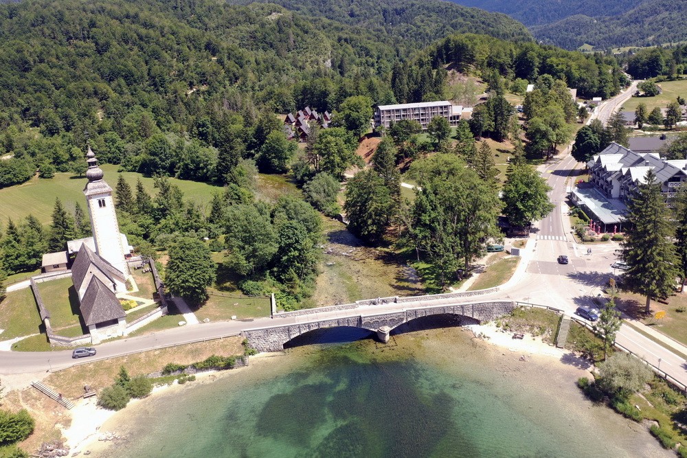 BIM建筑|Bohinj 酒店重建,文脉传承 / OFIS Architects BIM建筑|Bohinj 酒店重建,文脉传承 / OFIS Architects