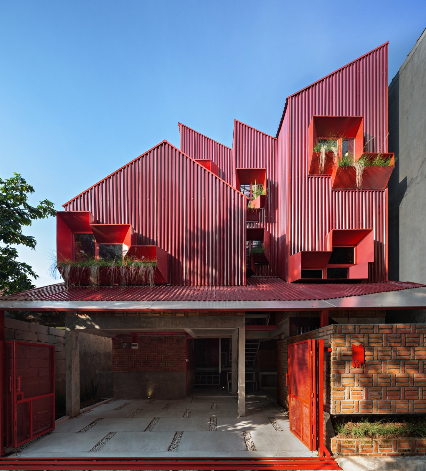 BIM建筑|\'逐步堆叠‘ 红区寄宿公寓 / Ismail Solehudin Architecture BIM建筑|\'逐步堆叠‘ 红区寄宿公寓 / Ismail Solehudin Architecture