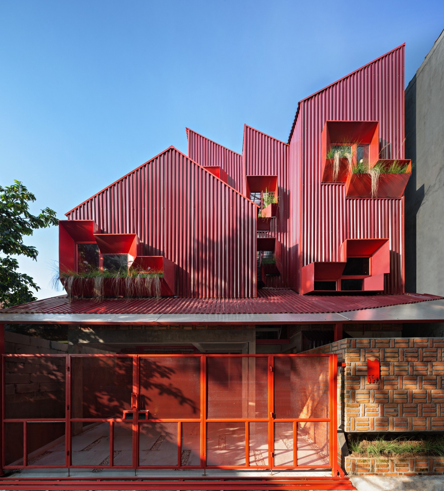BIM建筑|\'逐步堆叠‘ 红区寄宿公寓 / Ismail Solehudin Architecture BIM建筑|\'逐步堆叠‘ 红区寄宿公寓 / Ismail Solehudin Architecture