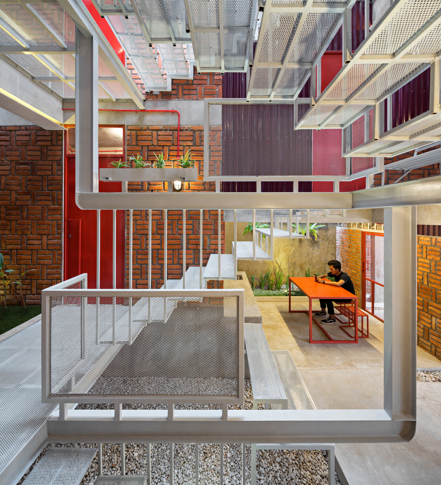 BIM建筑|\'逐步堆叠‘ 红区寄宿公寓 / Ismail Solehudin Architecture BIM建筑|\'逐步堆叠‘ 红区寄宿公寓 / Ismail Solehudin Architecture