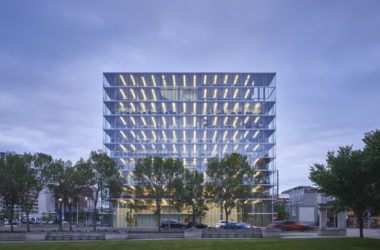 BIM建筑|Edge办公楼,太阳能板铺满立面 / Dub Architects-BIM建筑网