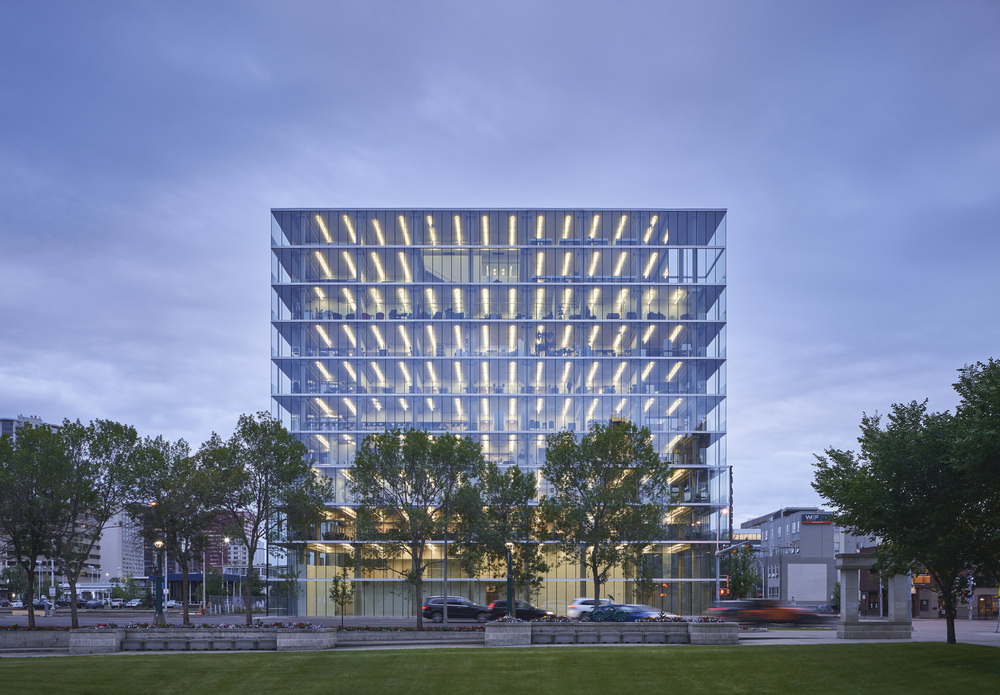 BIM建筑|Edge办公楼,太阳能板铺满立面 / Dub Architects BIM建筑|Edge办公楼,太阳能板铺满立面 / Dub Architects
