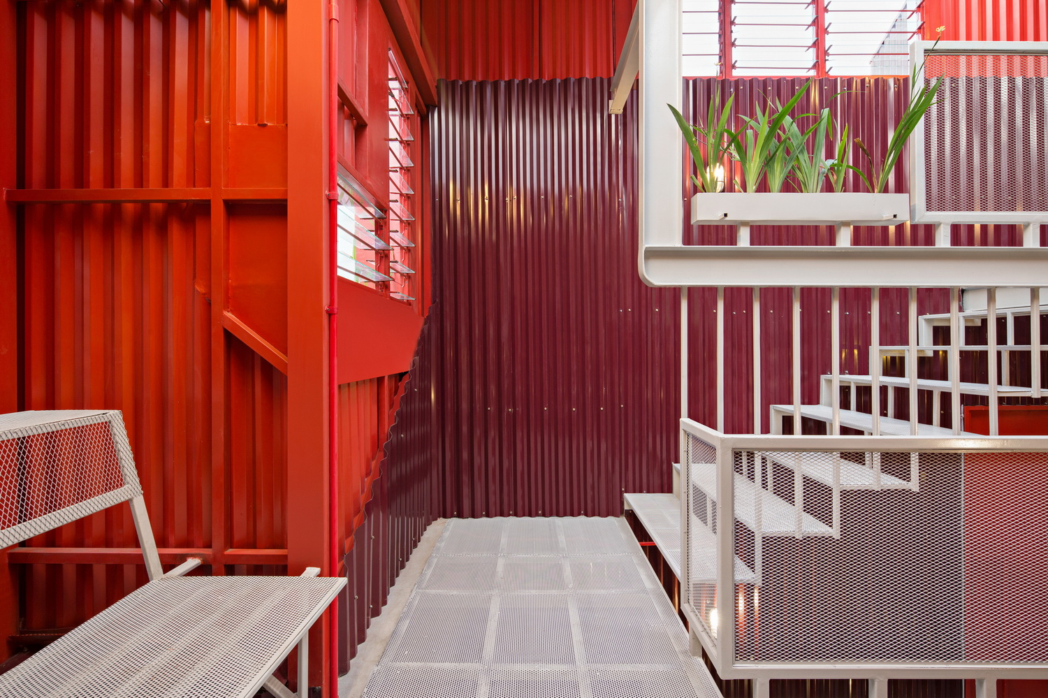 BIM建筑|\'逐步堆叠‘ 红区寄宿公寓 / Ismail Solehudin Architecture BIM建筑|\'逐步堆叠‘ 红区寄宿公寓 / Ismail Solehudin Architecture