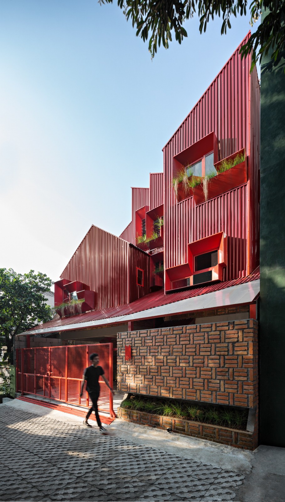 BIM建筑|\'逐步堆叠‘ 红区寄宿公寓 / Ismail Solehudin Architecture BIM建筑|\'逐步堆叠‘ 红区寄宿公寓 / Ismail Solehudin Architecture