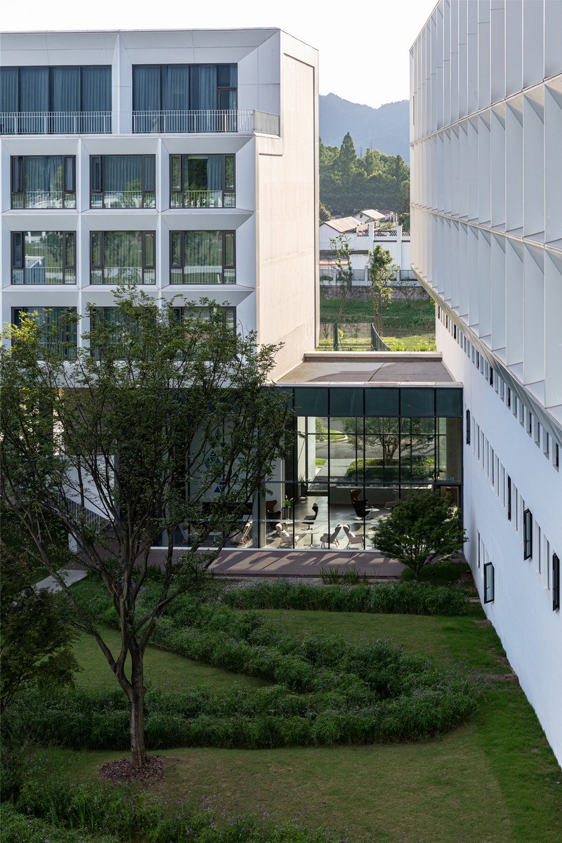 BIM建筑|顺势而为的空间赋形,浙江建德空港航空产学研基地/gad杰地设计 BIM建筑|顺势而为的空间赋形,浙江建德空港航空产学研基地/gad杰地设计