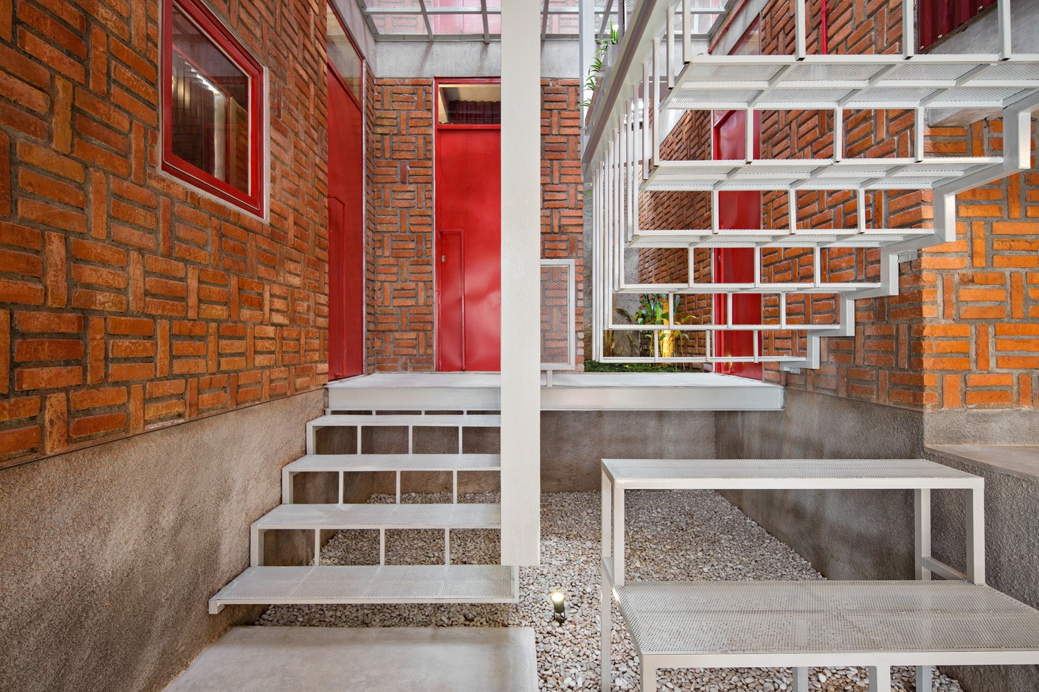 BIM建筑|\'逐步堆叠‘ 红区寄宿公寓 / Ismail Solehudin Architecture BIM建筑|\'逐步堆叠‘ 红区寄宿公寓 / Ismail Solehudin Architecture