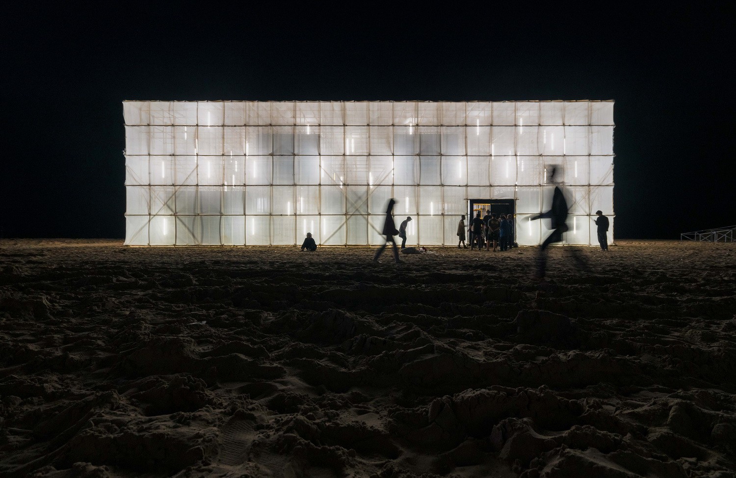 BIM建筑|晃神儿空间—阿那亚戏剧节“候鸟300”海滩临时美术馆/合木建筑工作室 BIM建筑|晃神儿空间—阿那亚戏剧节“候鸟300”海滩临时美术馆/合木建筑工作室