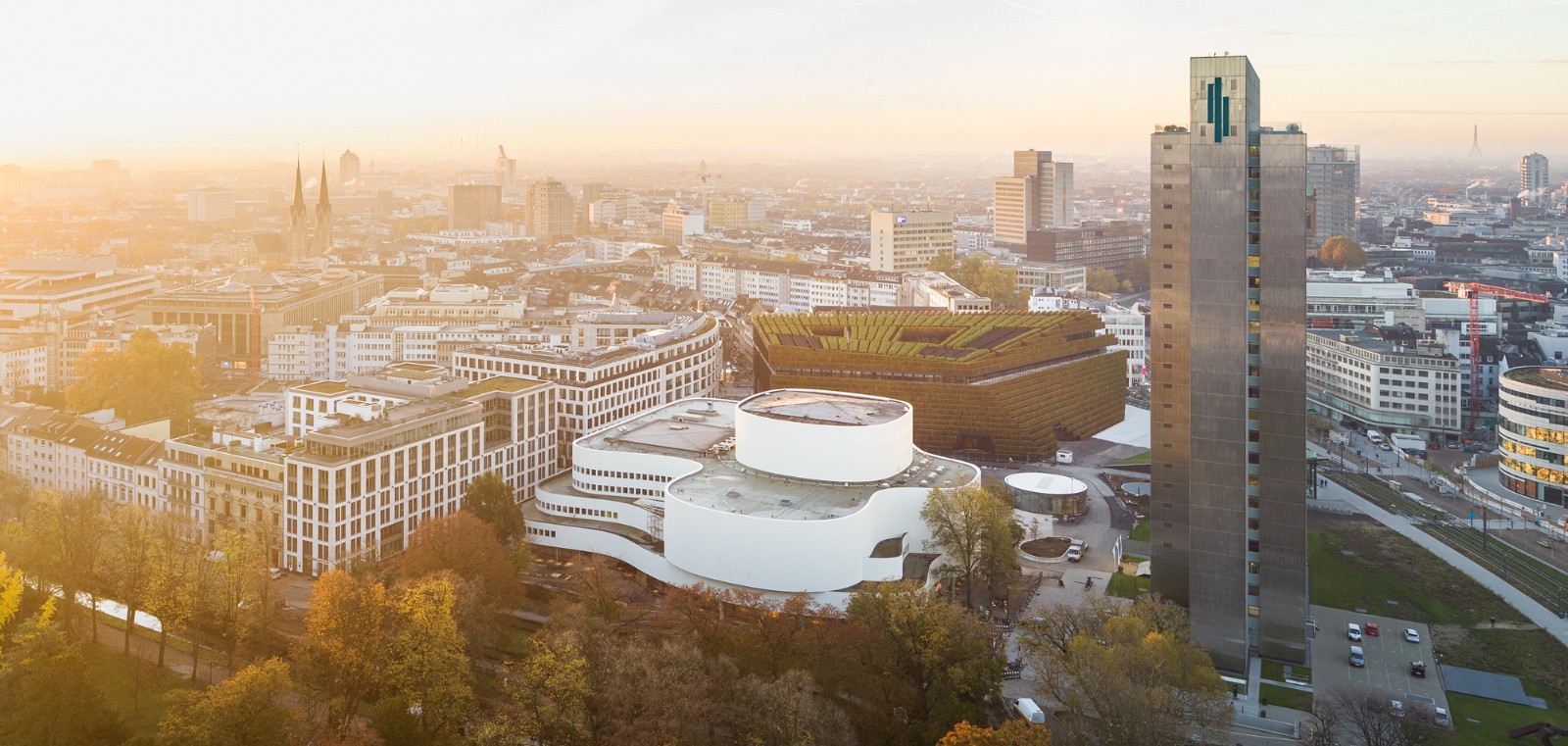 BIM建筑|欧洲最大的绿色立面建筑 Kö-BogenII 商业综合体 / ingenhoven architects BIM建筑|欧洲最大的绿色立面建筑 Kö-BogenII 商业综合体 / ingenhoven architects
