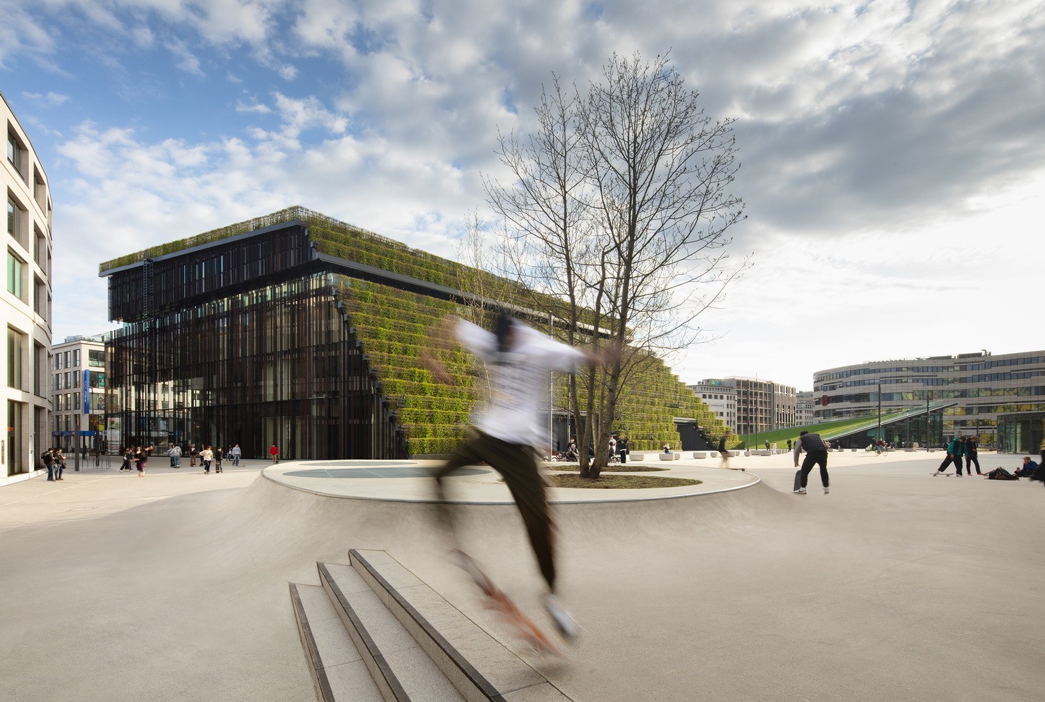 BIM建筑|欧洲最大的绿色立面建筑 Kö-BogenII 商业综合体 / ingenhoven architects BIM建筑|欧洲最大的绿色立面建筑 Kö-BogenII 商业综合体 / ingenhoven architects