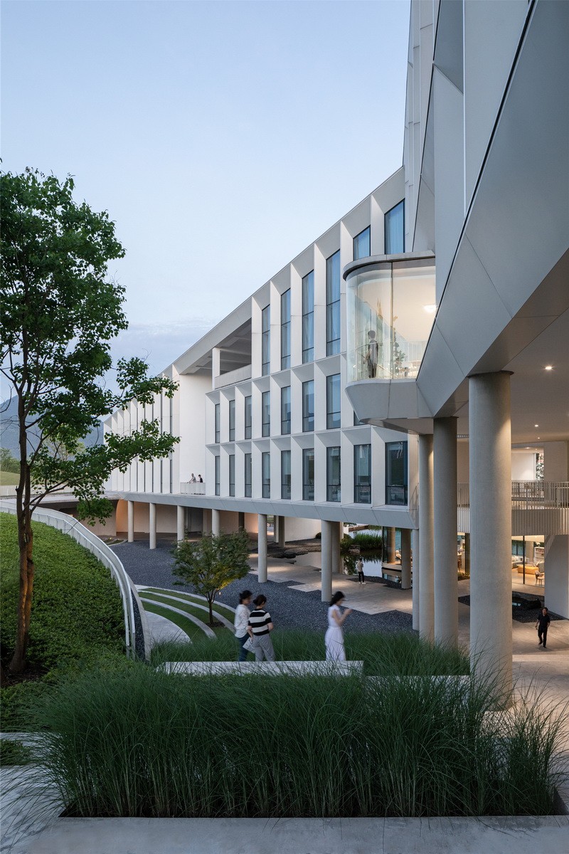 BIM建筑|顺势而为的空间赋形,浙江建德空港航空产学研基地/gad杰地设计 BIM建筑|顺势而为的空间赋形,浙江建德空港航空产学研基地/gad杰地设计