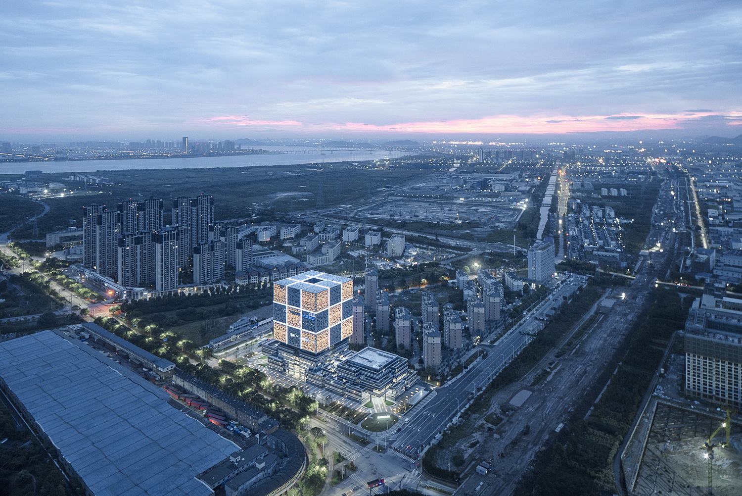BIM建筑|“能量魔方” 萧山科技城创业谷 / 浙江大学建筑设计研究院有限公司 BIM建筑|“能量魔方” 萧山科技城创业谷 / 浙江大学建筑设计研究院有限公司