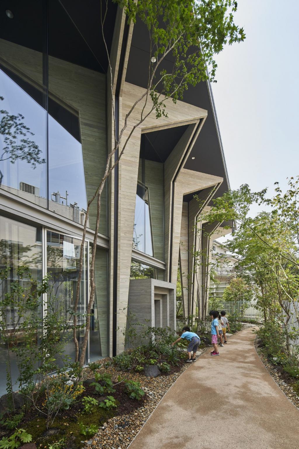 BIM建筑|巨构与小人儿,筑紫森林幼儿园 / UID Architects BIM建筑|巨构与小人儿,筑紫森林幼儿园 / UID Architects