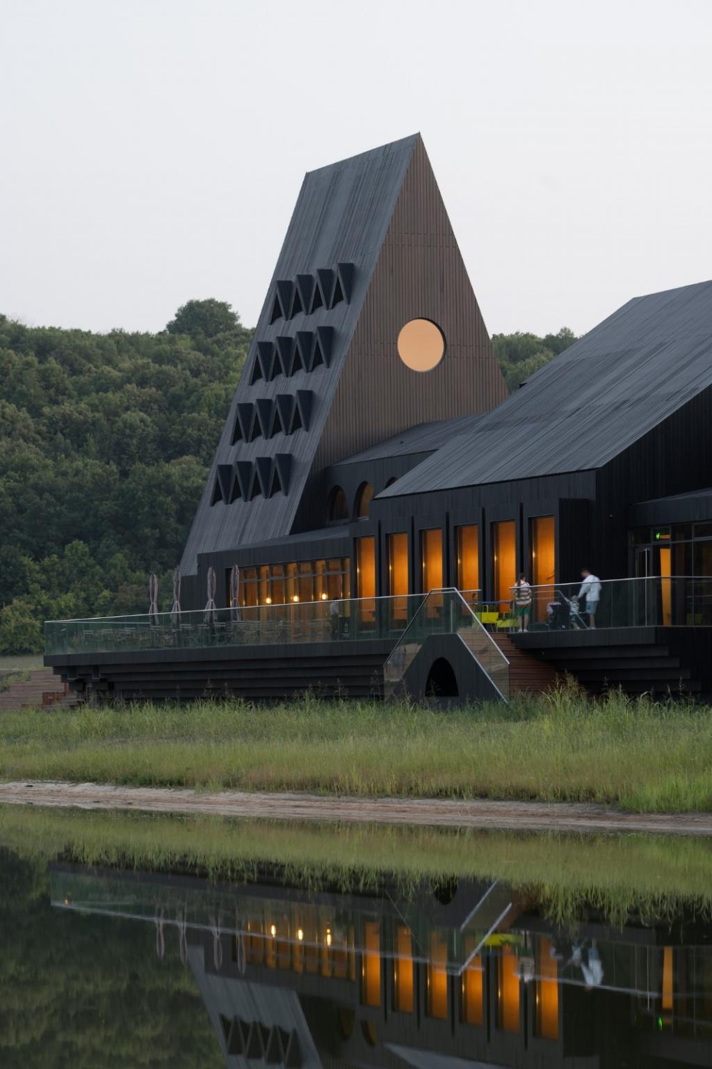 BIM建筑|库代克山公园游客接待中心 / Megabudka Architecture Bureau BIM建筑|库代克山公园游客接待中心 / Megabudka Architecture Bureau