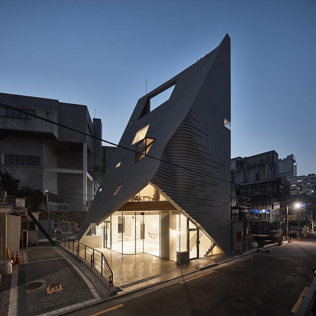 BIM建筑|斜棱锥形混凝土建筑,Areuke 水疗中心 / Chiasmus Partners BIM建筑|斜棱锥形混凝土建筑,Areuke 水疗中心 / Chiasmus Partners