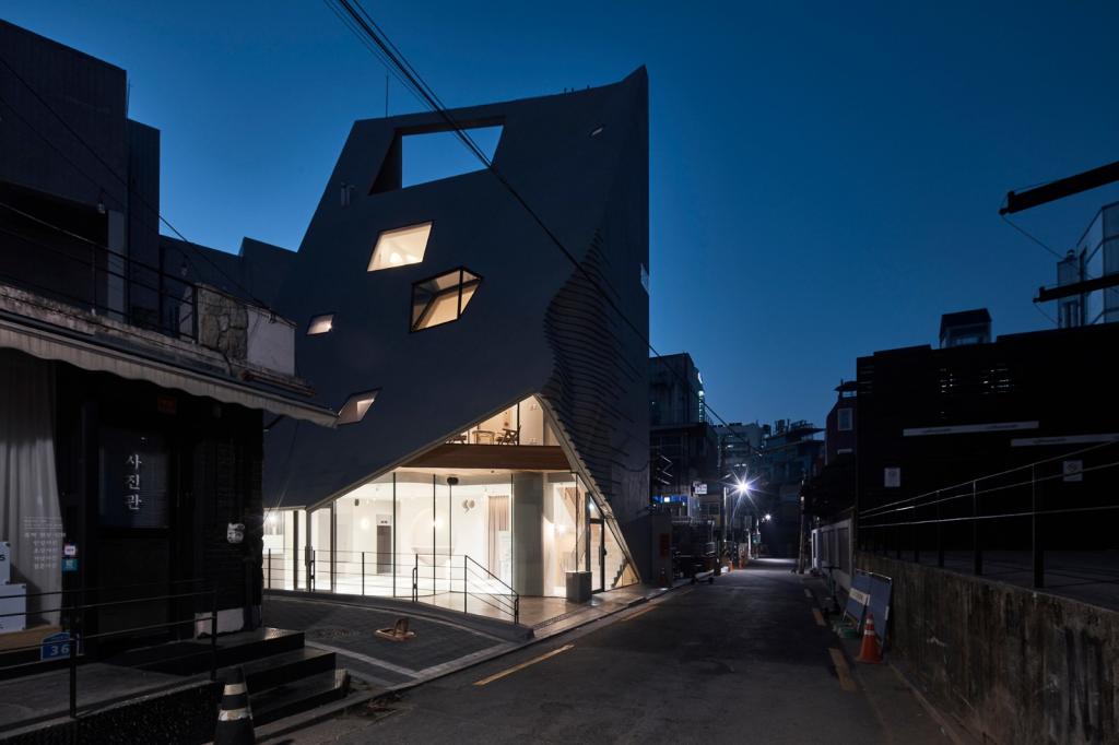 BIM建筑|斜棱锥形混凝土建筑,Areuke 水疗中心 / Chiasmus Partners BIM建筑|斜棱锥形混凝土建筑,Areuke 水疗中心 / Chiasmus Partners