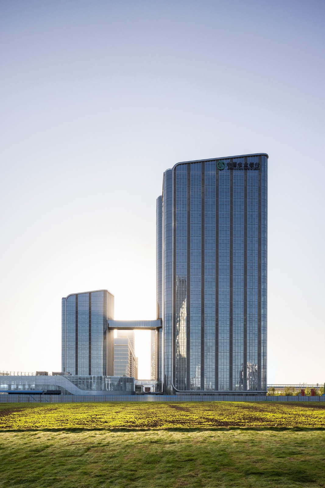 BIM建筑|最美全运会完美收官,奥体中轴之门继续绽放新的生命力 / 三益建筑设计 BIM建筑|最美全运会完美收官,奥体中轴之门继续绽放新的生命力 / 三益建筑设计