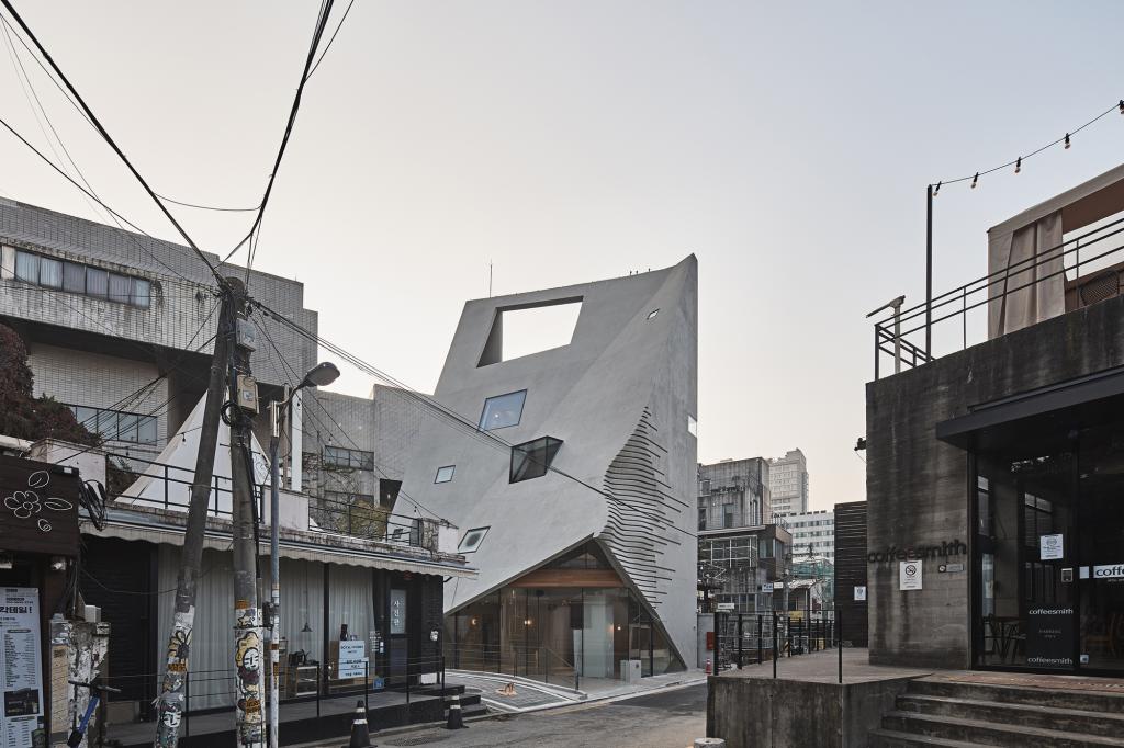 BIM建筑|斜棱锥形混凝土建筑,Areuke 水疗中心 / Chiasmus Partners BIM建筑|斜棱锥形混凝土建筑,Areuke 水疗中心 / Chiasmus Partners