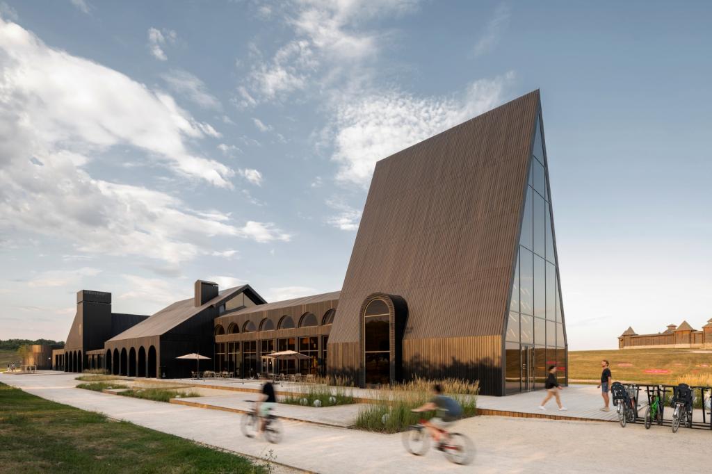 BIM建筑|库代克山公园游客接待中心 / Megabudka Architecture Bureau BIM建筑|库代克山公园游客接待中心 / Megabudka Architecture Bureau