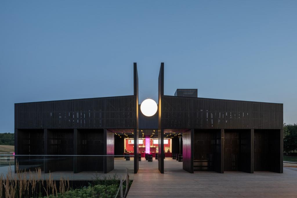BIM建筑|库代克山公园游客接待中心 / Megabudka Architecture Bureau BIM建筑|库代克山公园游客接待中心 / Megabudka Architecture Bureau