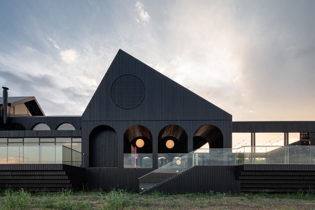 BIM建筑|库代克山公园游客接待中心 / Megabudka Architecture Bureau BIM建筑|库代克山公园游客接待中心 / Megabudka Architecture Bureau