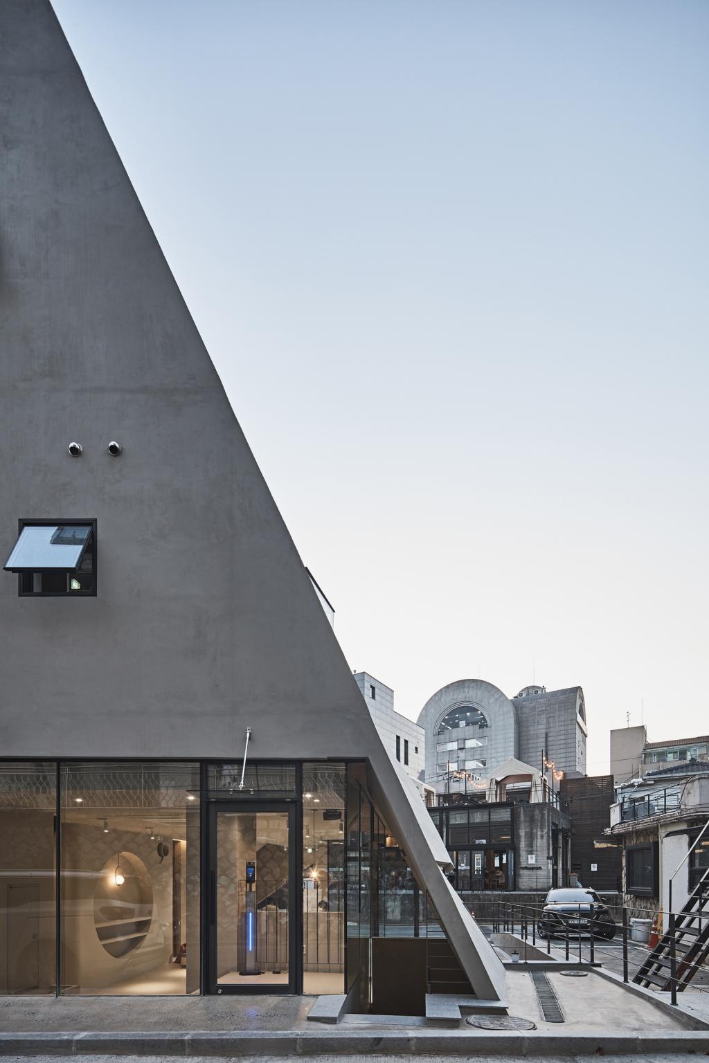 BIM建筑|斜棱锥形混凝土建筑,Areuke 水疗中心 / Chiasmus Partners BIM建筑|斜棱锥形混凝土建筑,Areuke 水疗中心 / Chiasmus Partners