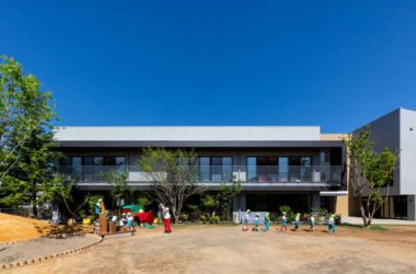 BIM建筑|EZ 幼儿园,阶梯空间搭建趣味游戏场所 / 日比野设计 + Kids Design Labo-BIM建筑网