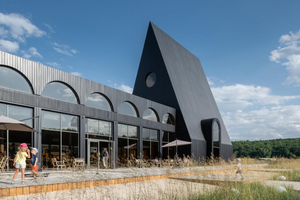 BIM建筑|库代克山公园游客接待中心 / Megabudka Architecture Bureau BIM建筑|库代克山公园游客接待中心 / Megabudka Architecture Bureau
