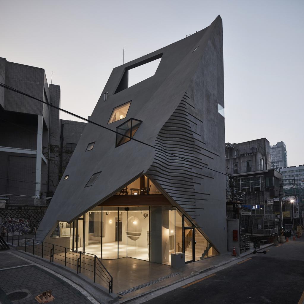 BIM建筑|斜棱锥形混凝土建筑,Areuke 水疗中心 / Chiasmus Partners BIM建筑|斜棱锥形混凝土建筑,Areuke 水疗中心 / Chiasmus Partners